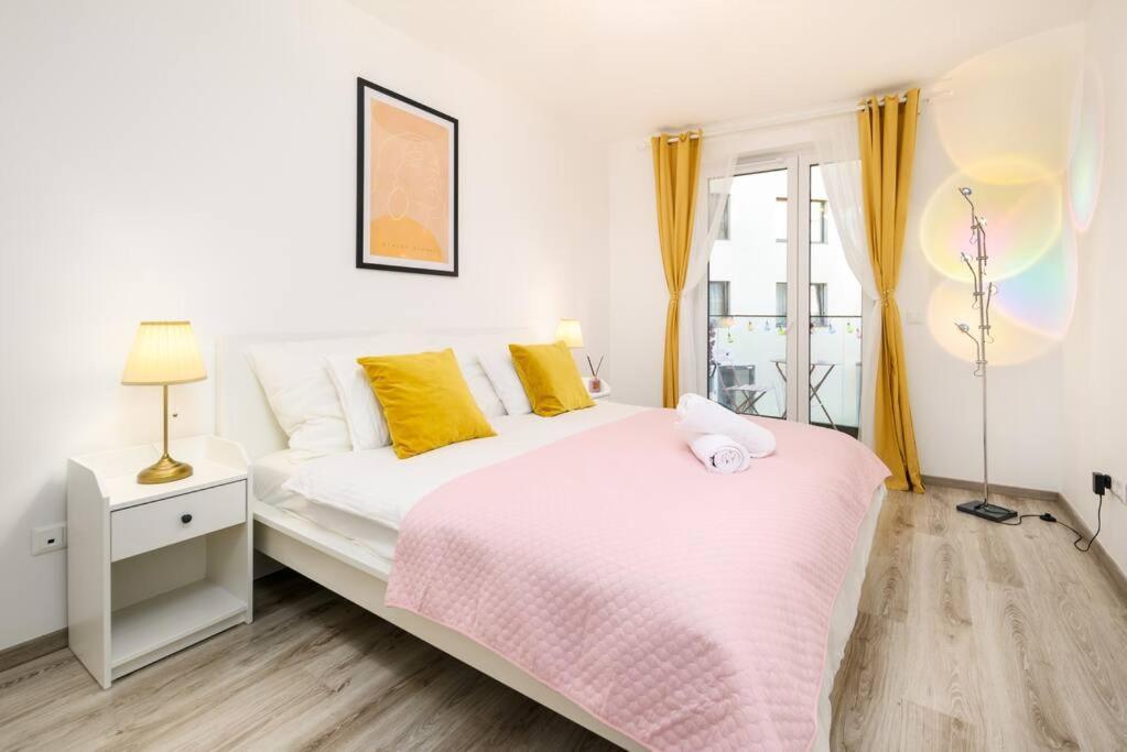 B104 - Liberty Bridge Lovely Home With Free Parking Budapest Eksteriør billede